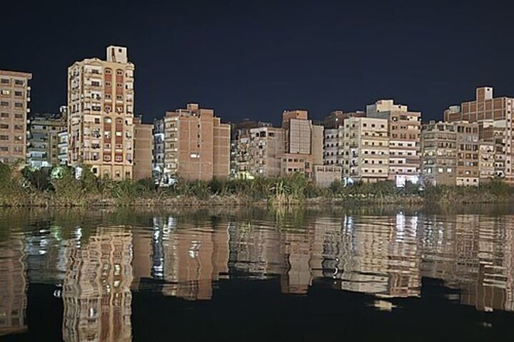 Das Nilufer in Mansura bei Nacht